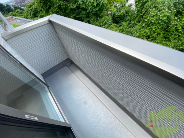 バルコニー　バルコニー。洗濯物がはかどりそうな広さがありますよ。