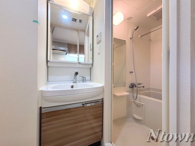 洗面設備　脱衣スペースもあります