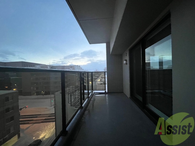 バルコニー　嬉しい南向きバルコニーのお部屋です！明るいですね。