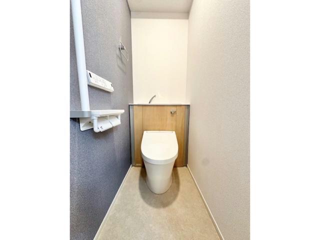 京阪交野線 郡津駅 徒歩18分 3階建 築1年のトイレ写真