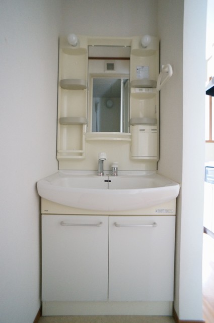 洗面設備　洗面台は洗髪洗面化粧台タイプ！髪も洗えます♪