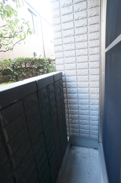 バルコニー　洗濯物を太陽の下で干すことができます♪