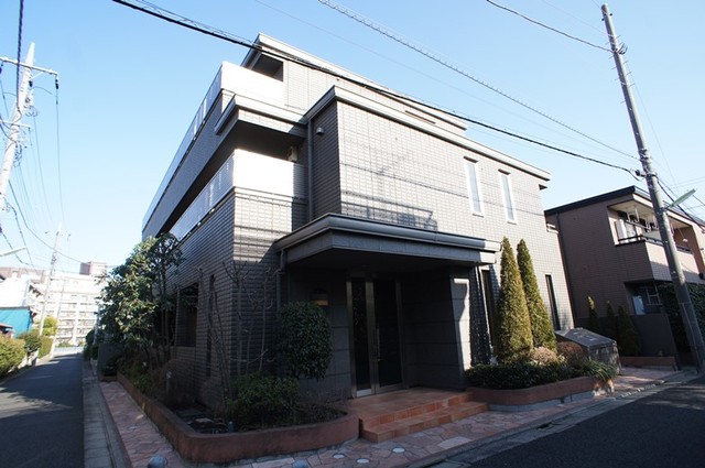 建物外観　京王線「千歳烏山駅」より徒歩６分の好立地です！