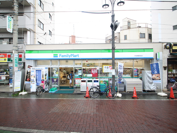 コンビニ　ファミリーマート（コンビニ）まで291m