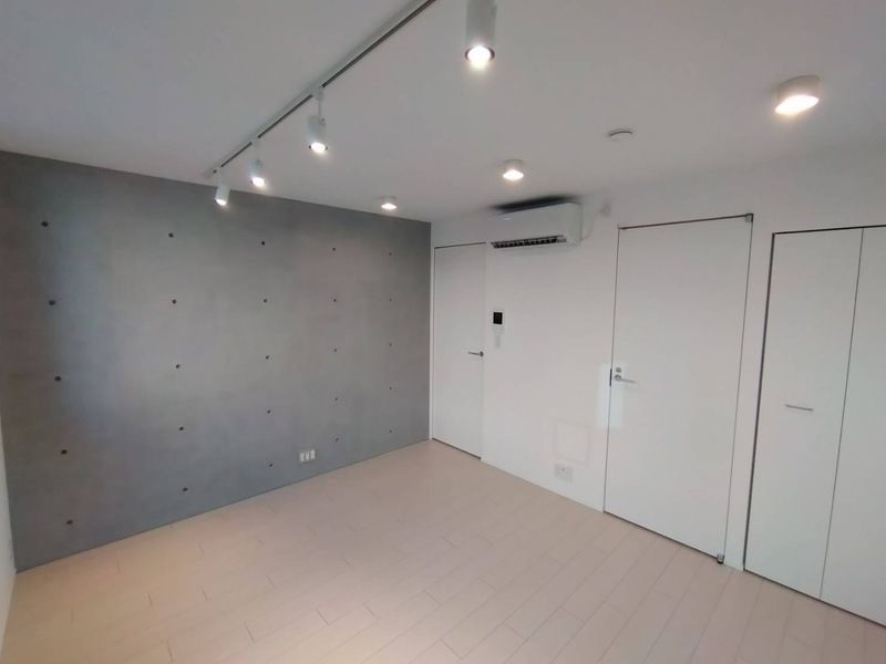 居室・リビング　落ち着いた色調の洋室です