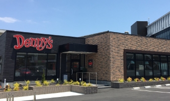 飲食店　デニーズ東浅草店（飲食店）まで888m