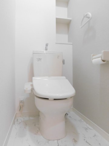 トイレ　同間取り別部屋の写真です。