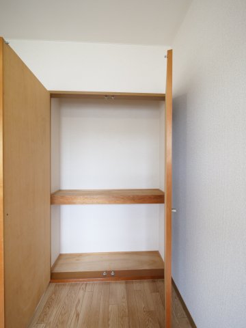 収納　※写真は別の部屋のものです。