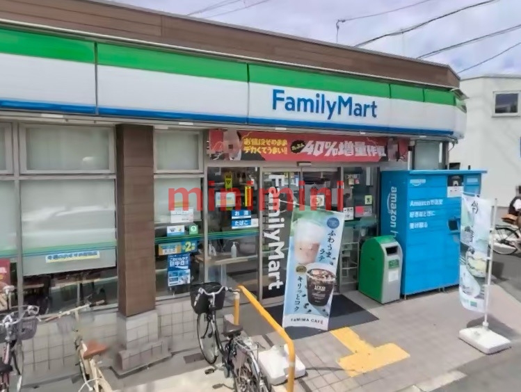 コンビニ　ファミリーマート小浦下新庄駅前店（コンビニ）まで242m