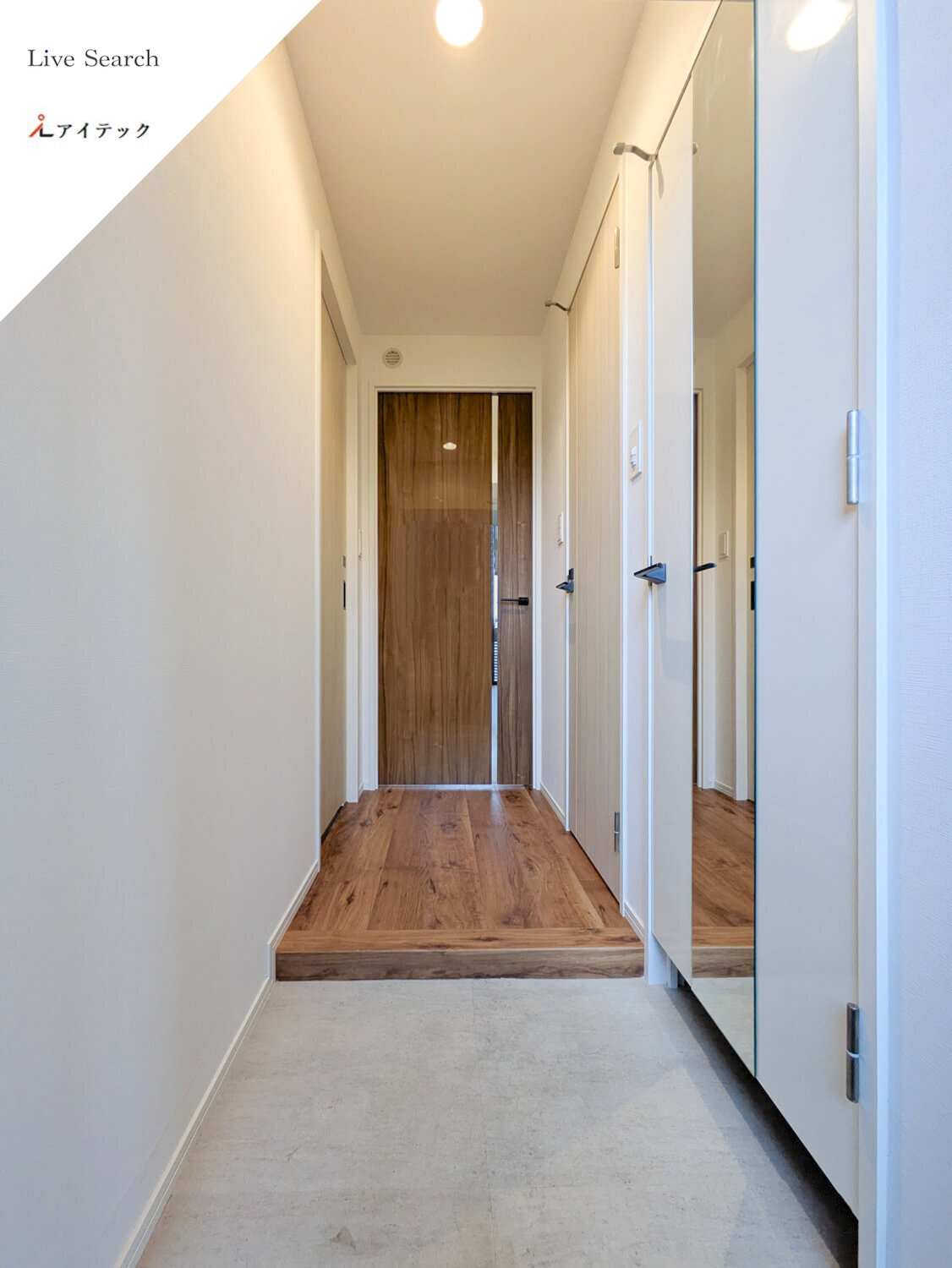 玄関　写真は別号室です。現況優先になります。