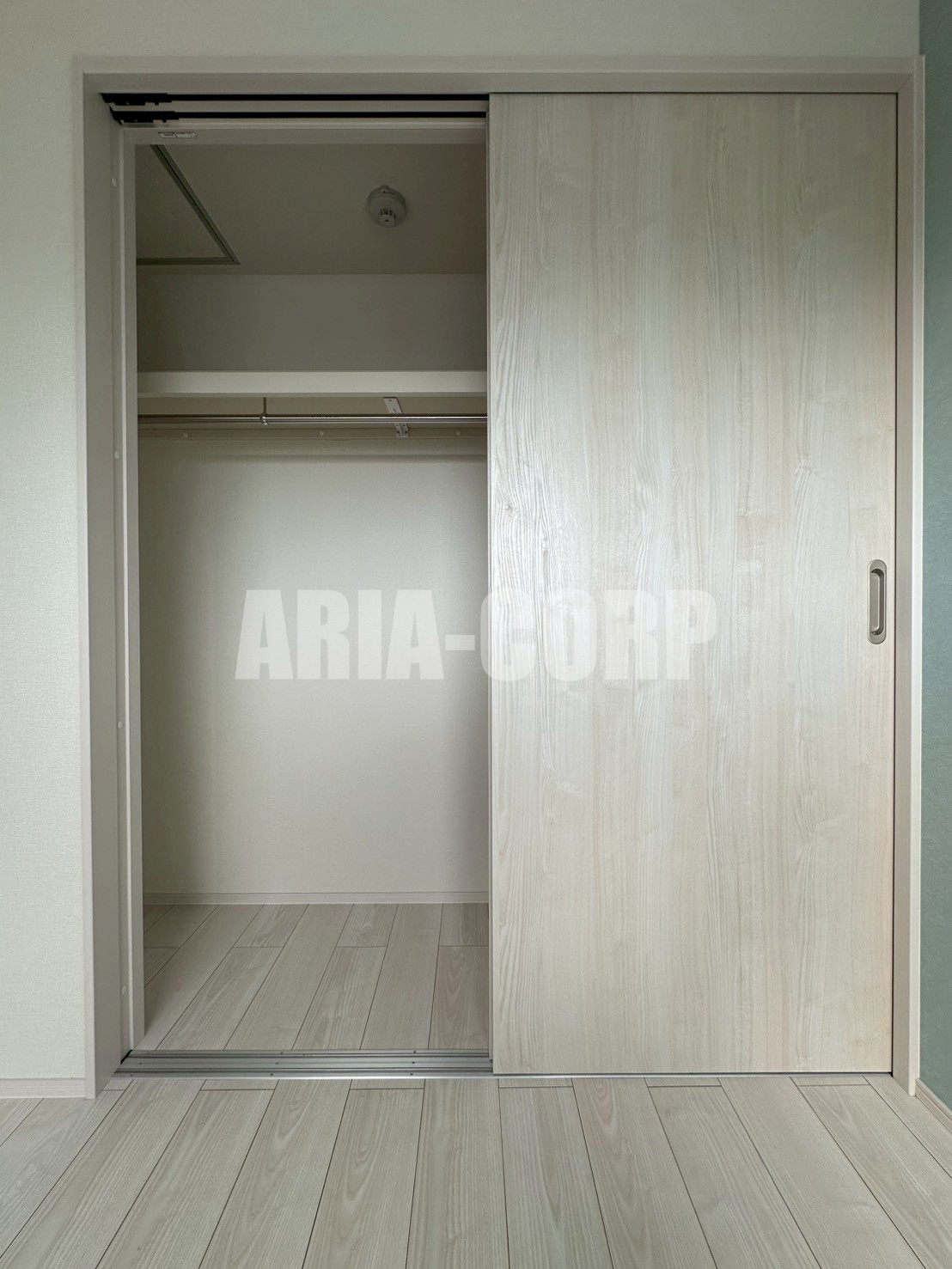 収納　クローゼットスペース完備◎上部には便利な棚付き♪