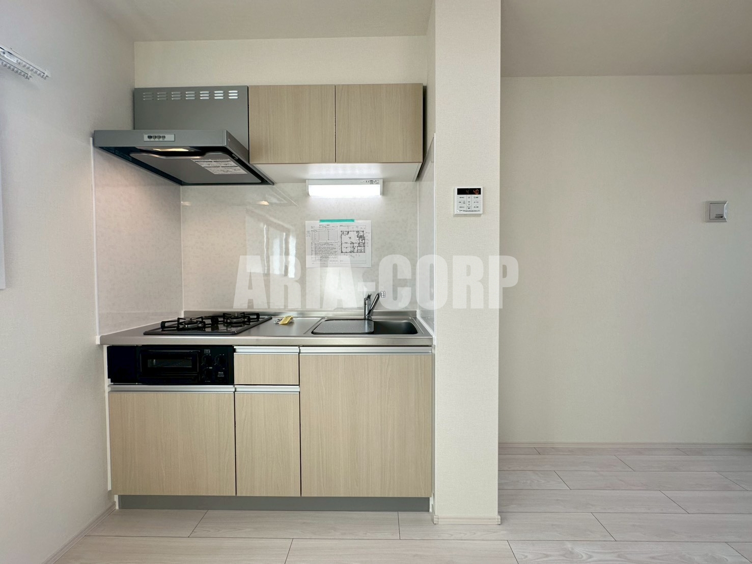 キッチン　二口コンロにグリル付、システムキッチン搭載しております◎