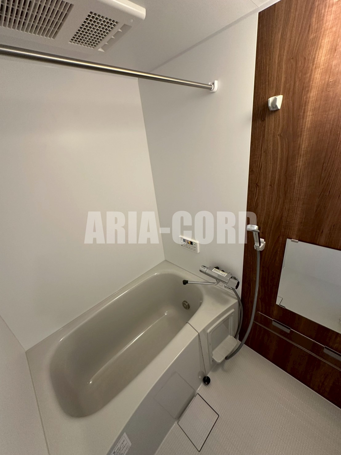 バス・シャワールーム　追炊き・浴室乾燥機付きのバスルーム♪