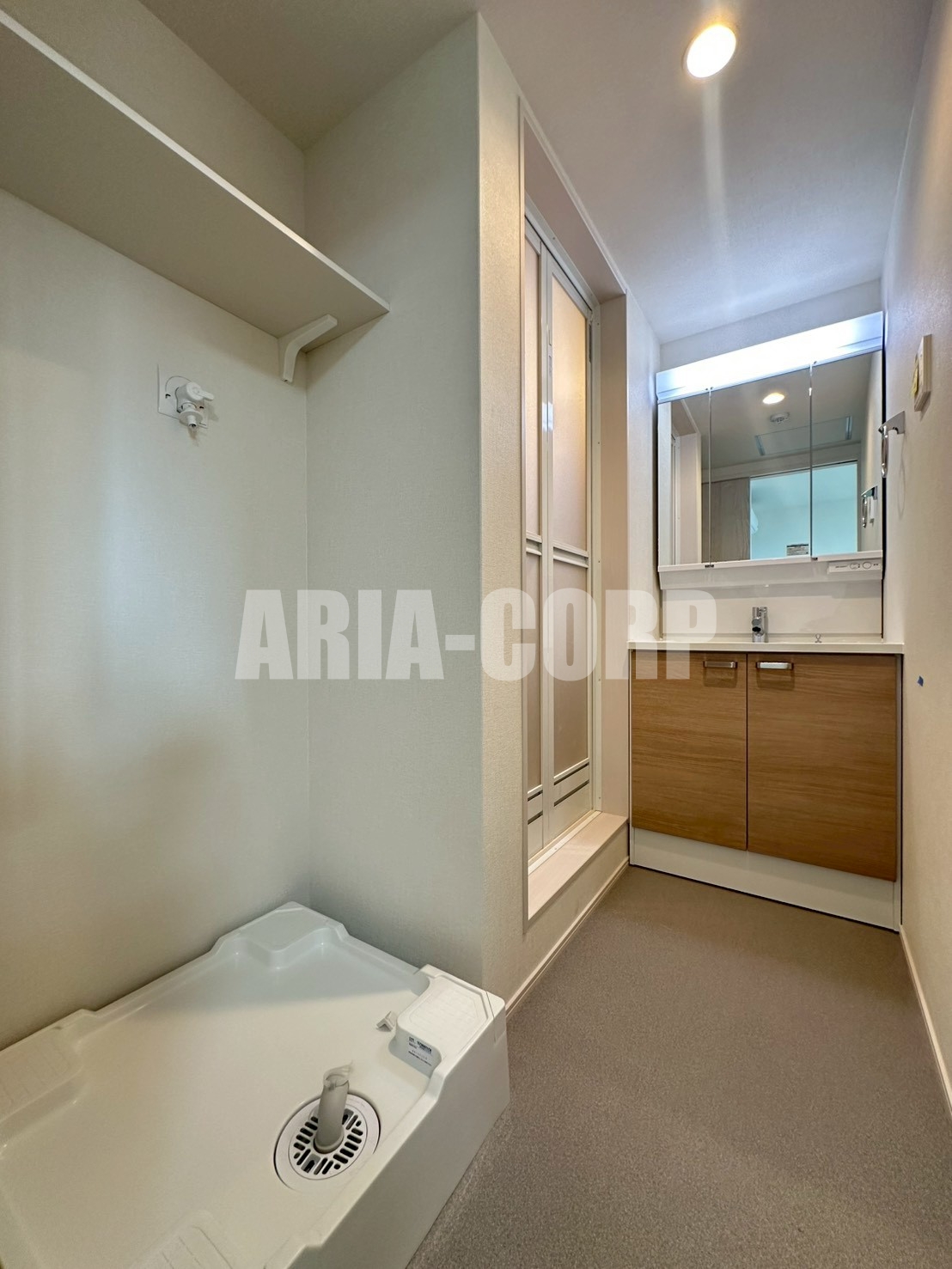 洗面設備　シャンプードレッサー付きの洗面所です！