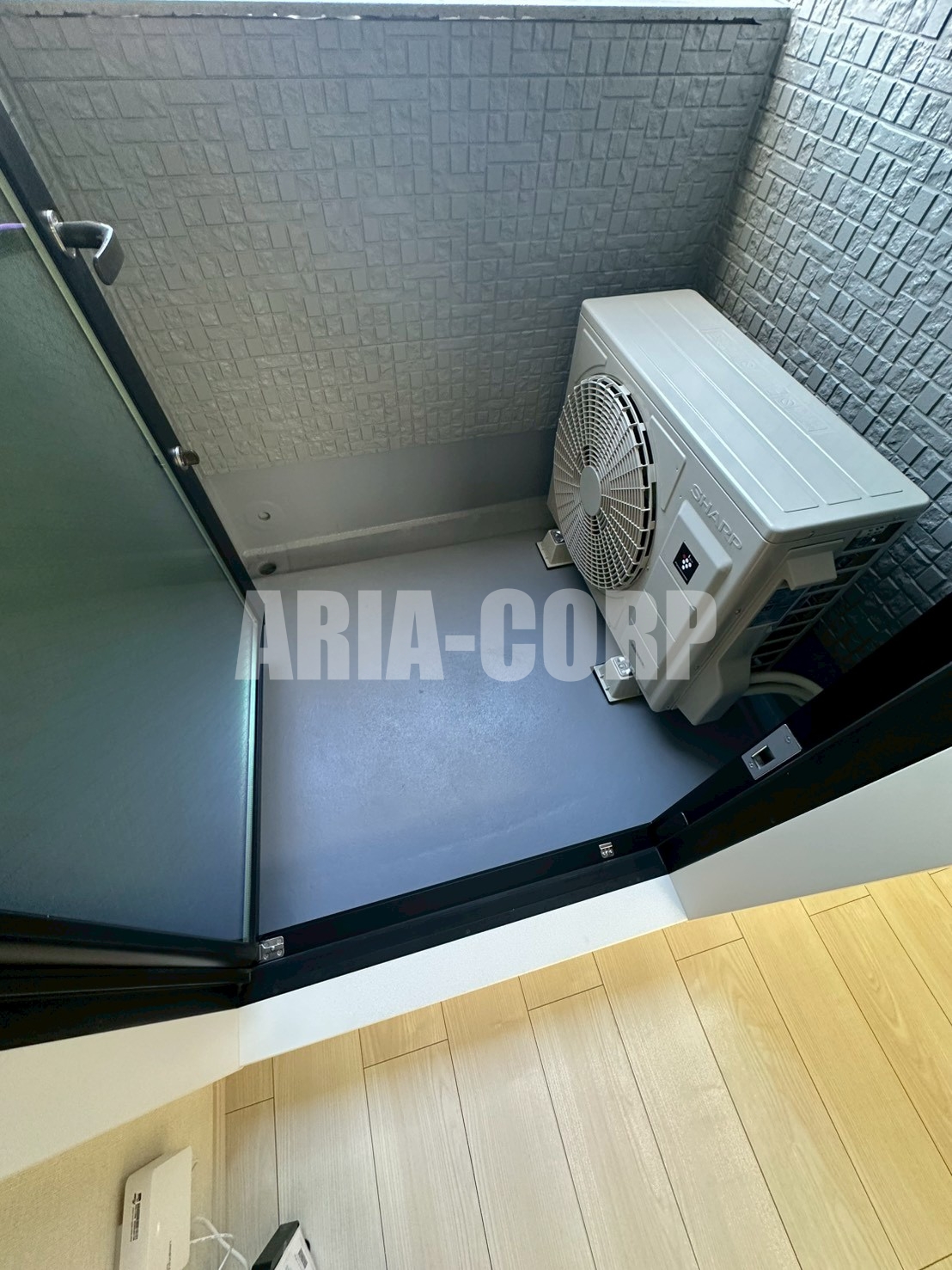 バルコニー　バルコニー、室内物干、浴室の3か所で洗濯干し可能！