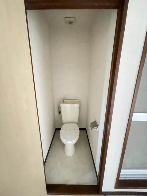 トイレ　別号室参考になります。