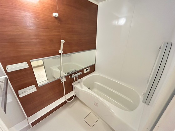 バス・シャワールーム　※別部屋の写真です