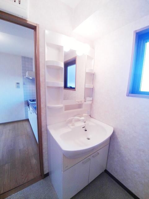 洗面設備　独立洗面化粧台付き