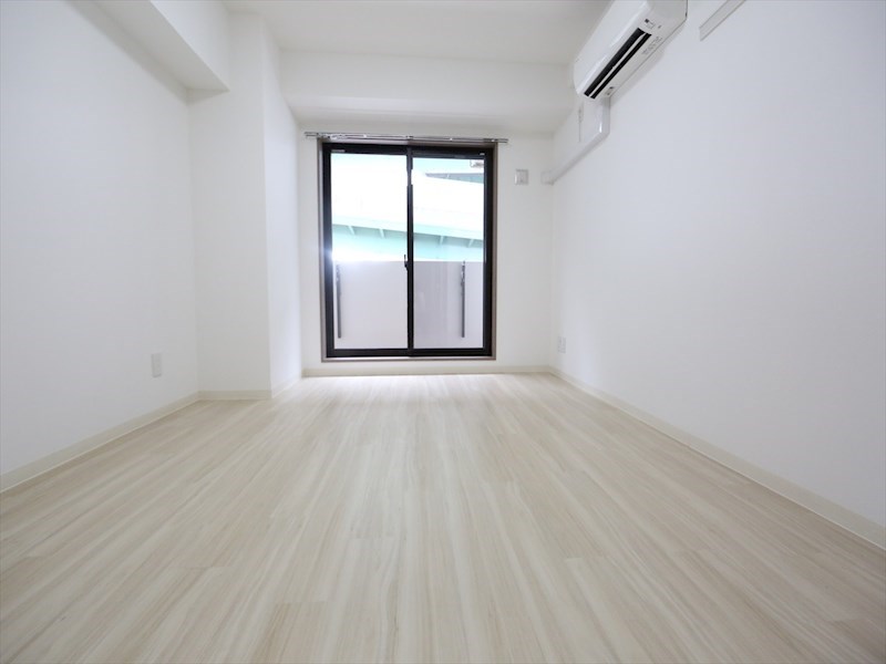 バルコニー　洋室7.9帖　エアコン完備　バルコニー