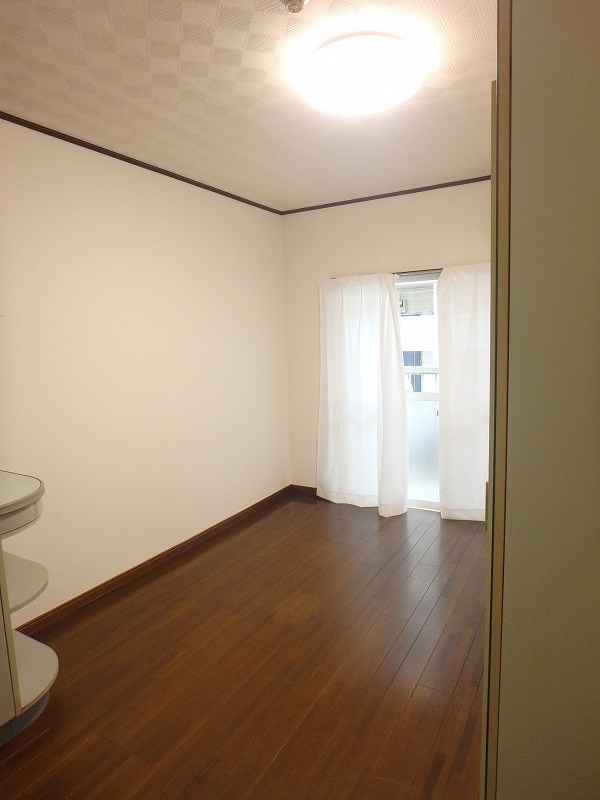 居室・リビング　別号室写真使用