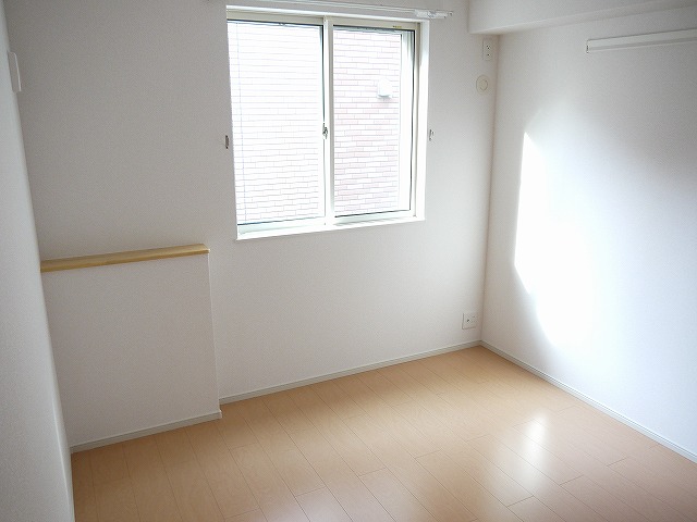 その他部屋・スペース　開放的な寝室です