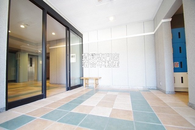 エントランス　オートロック付きで安心♪