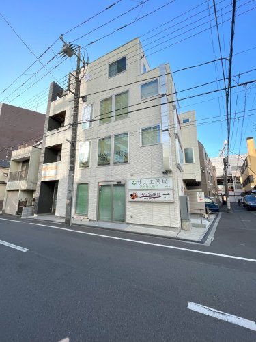 ドラックストア　サカエ薬局駅前店（ドラッグストア）まで67m