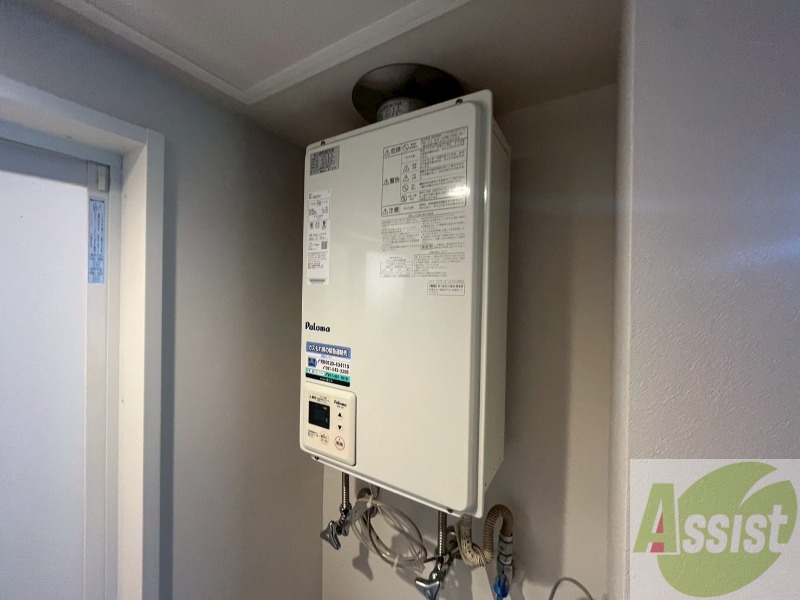その他　給湯器です。操作しやすいパネルになってます。
