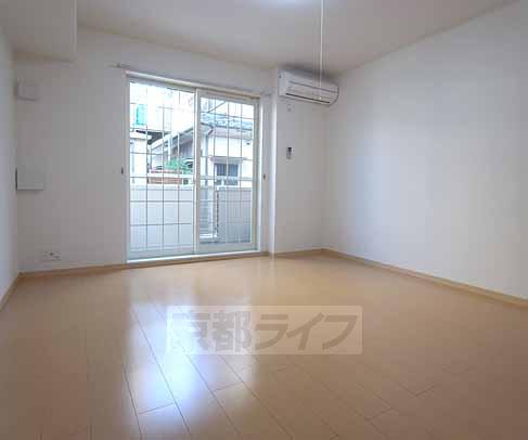 居室・リビング　広々とした部屋です。