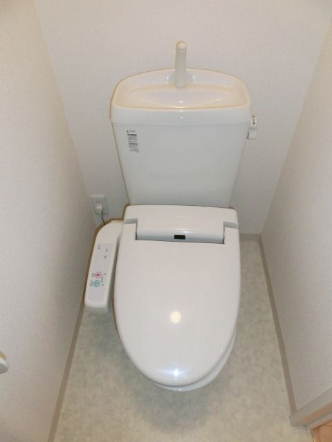 トイレ　洗浄機能付きです。