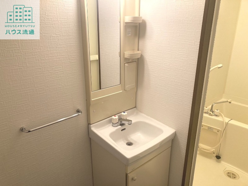 洗面設備　※別号室の写真です