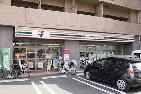 コンビニ　セブンイレブン広島宝町南店（コンビニ）まで134m
