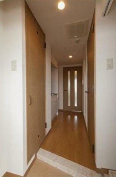 玄関　※別部屋参考写真