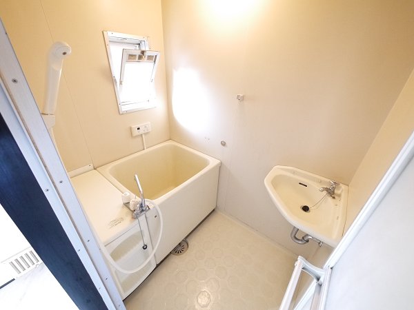 バス・シャワールーム　シャワー