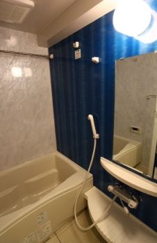 バス・シャワールーム　☆お風呂☆ ※表層リニューアル前の室内写真です