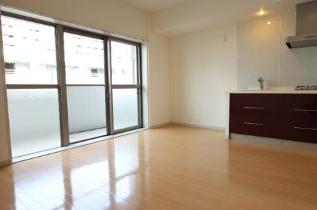 居室・リビング　☆明るい居間☆ ※表層リニューアル前の室内写真です