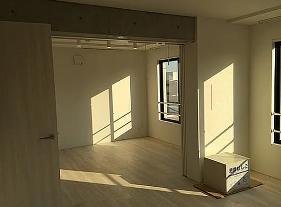 居室・リビング　別部屋の写真を使用しております。