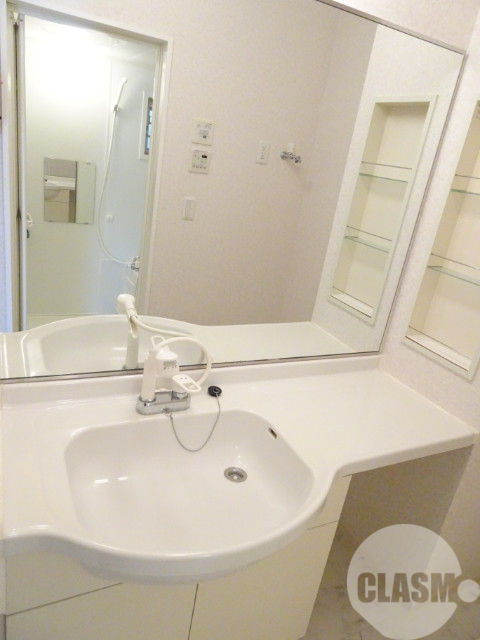 洗面設備　鏡の大きなシャンプードレッサー♪