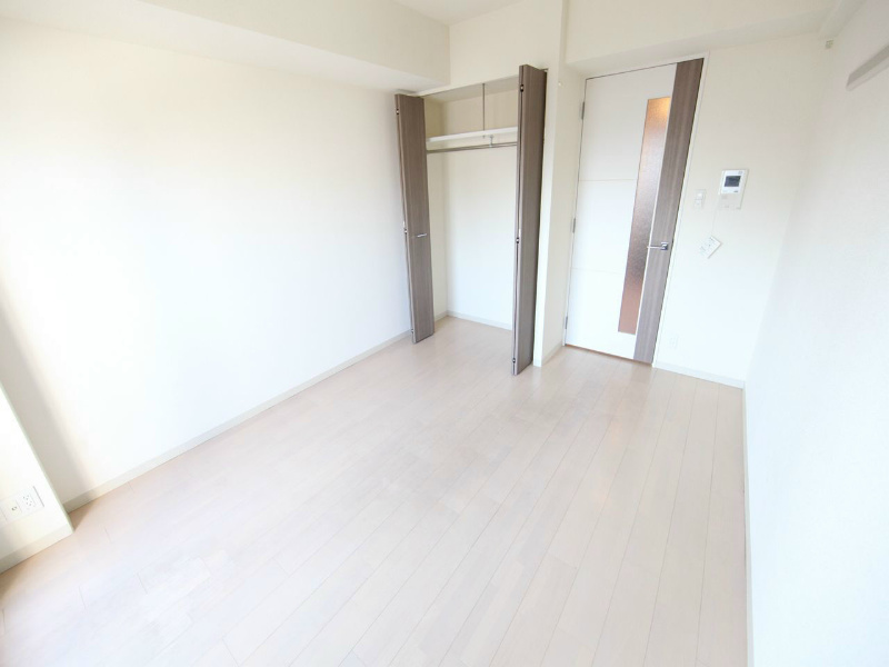 居室・リビング　洋室6.1帖　クローゼット（収納充実してます）