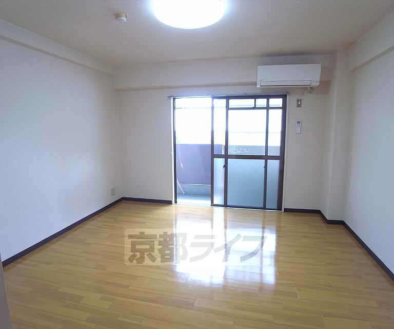 居室・リビング　明るい清潔感あるお部屋でコスパＧＯＯＤ！