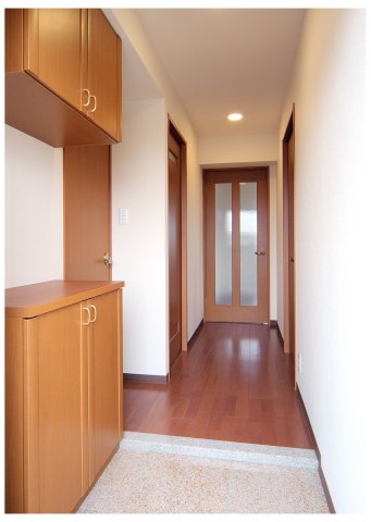 玄関　毎日通る玄関はこちらです ※写真はイメージです。色仕様は現況