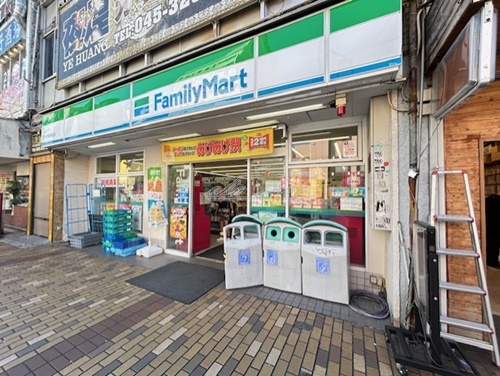 コンビニ　ファミリーマート サンズ長者町店（コンビニ）まで136m