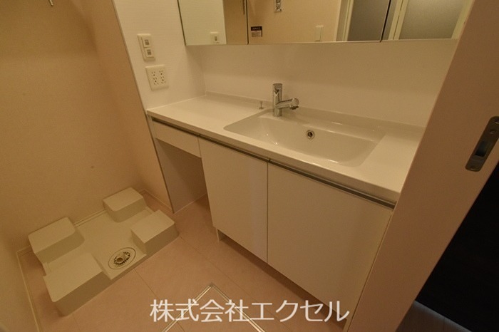 洗面設備　清潔な洗面台です。