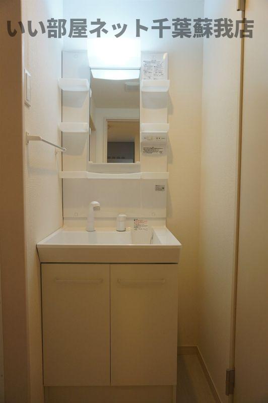 洗面設備　スペースが確保できる洗面所です