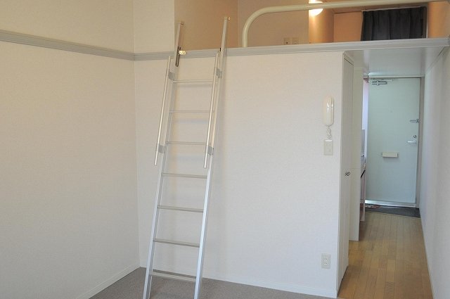 居室・リビング　同じタイプのお部屋の写真です。