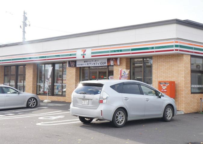 コンビニ　セブンイレブン（コンビニ）まで497m