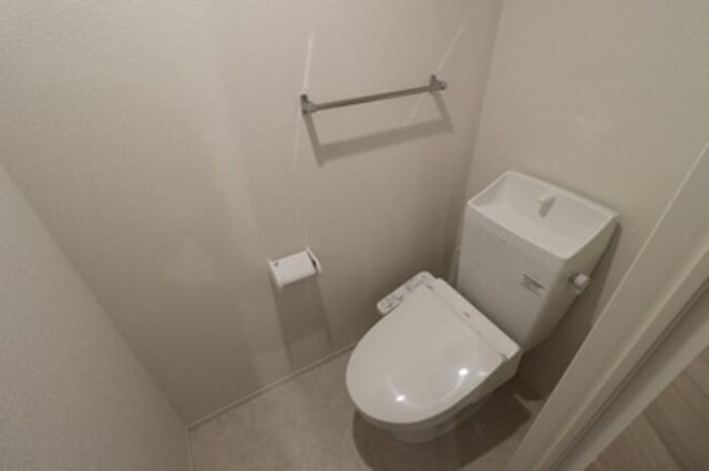 トイレ　温水洗浄暖房便座