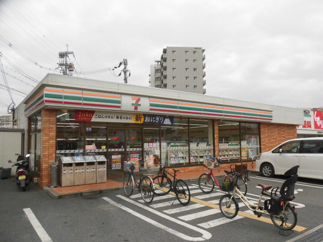 コンビニ　セブンイレブン（コンビニ）まで1252m