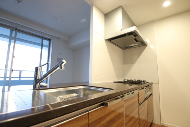 キッチン　※別号室参考写真のため、現況優先です。