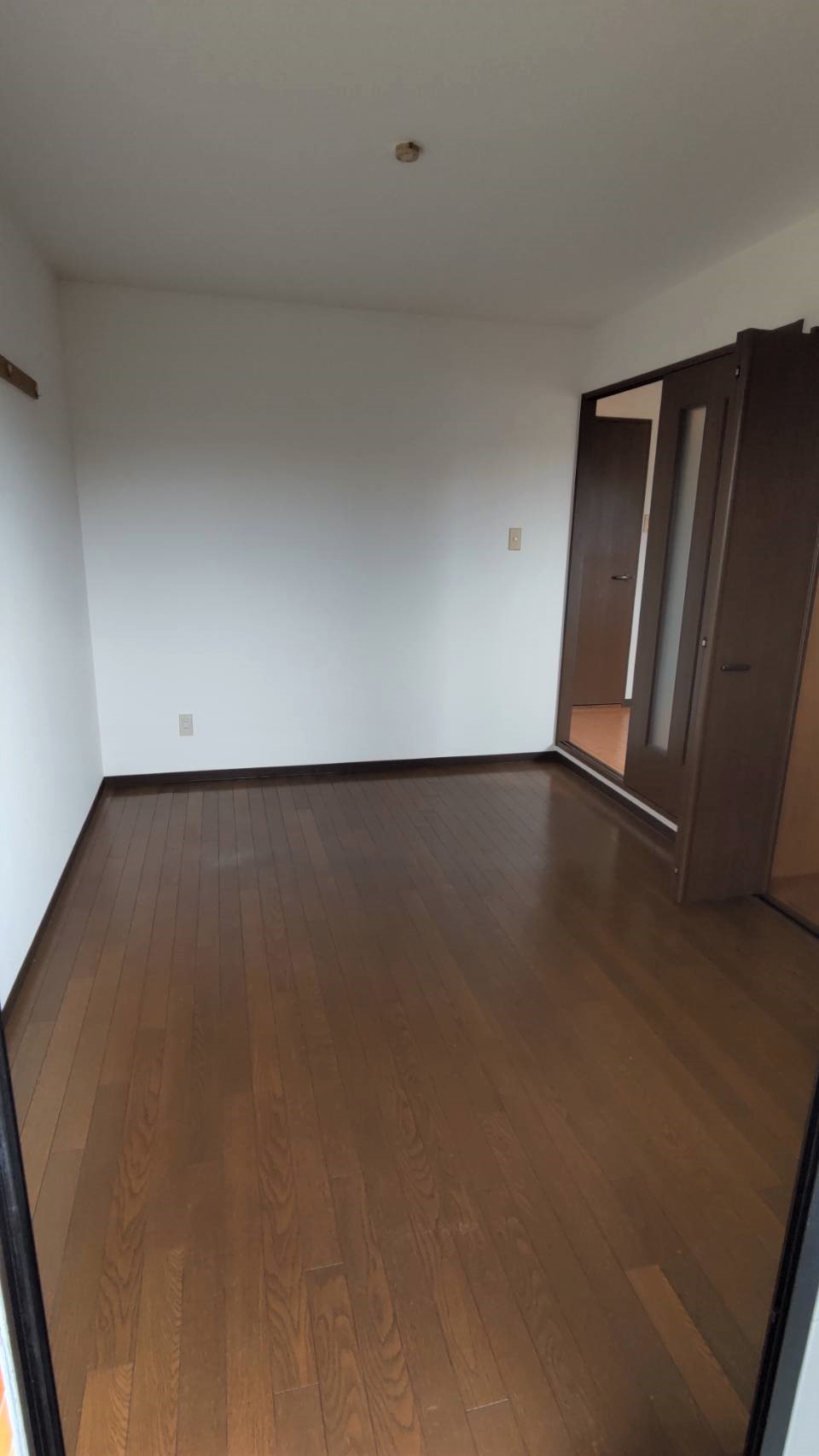 居室・リビング　外の光が差し込む明るいお部屋です